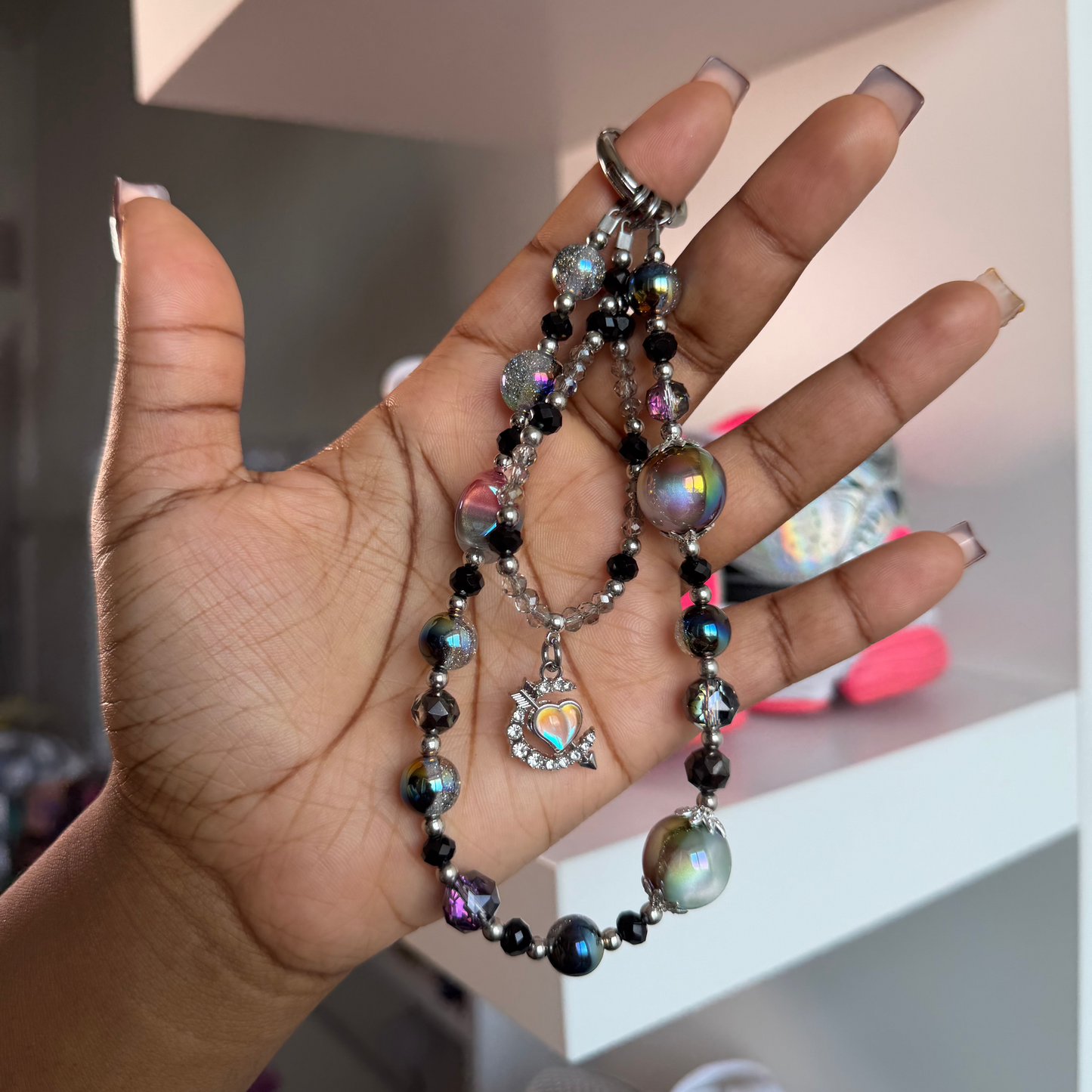 Lanière de Téléphone Portable Noire avec pendentif cœur